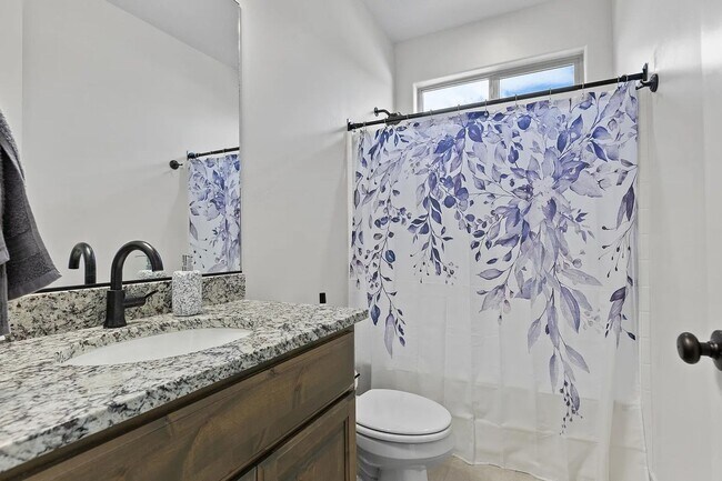 Building Photo - 3 Bedroom Home in Washington's Premier Bri...