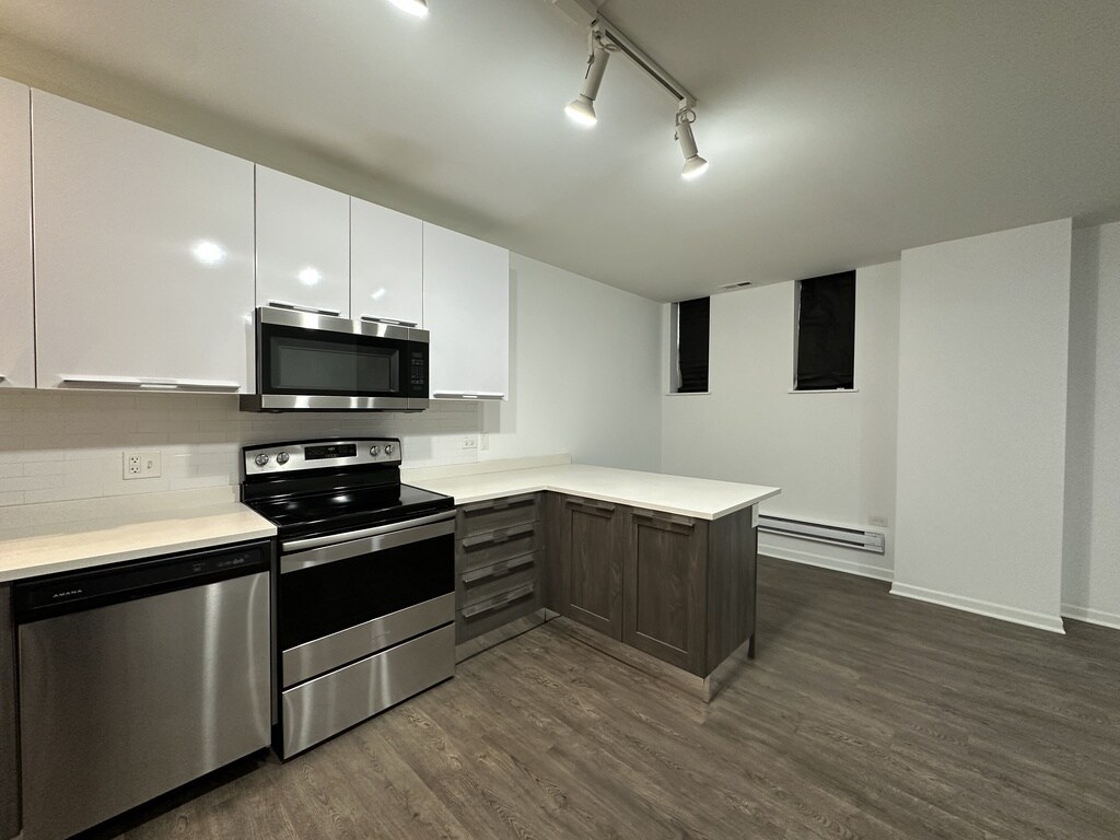 Building Photo - 940 W Winona St