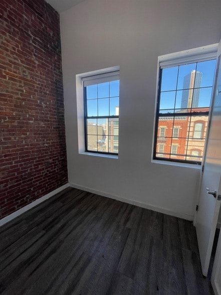 Building Photo - 139 Newark Ave