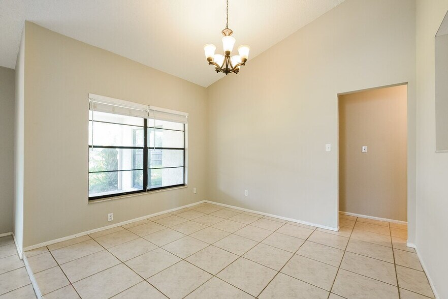 Building Photo - 1000 Dinero Dr