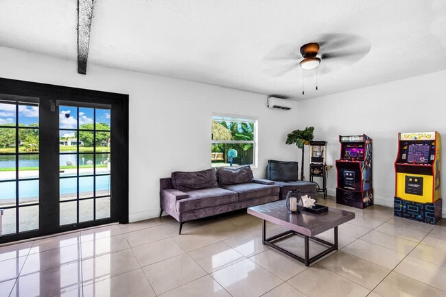 Building Photo - 18725 NE 18th Ave