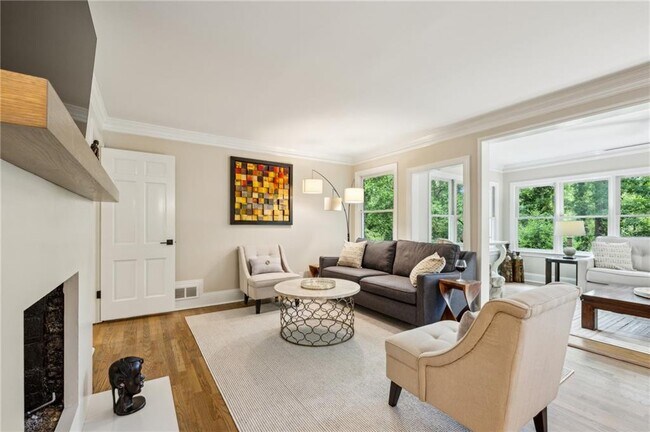 Building Photo - 1130 Angelo Ct NE