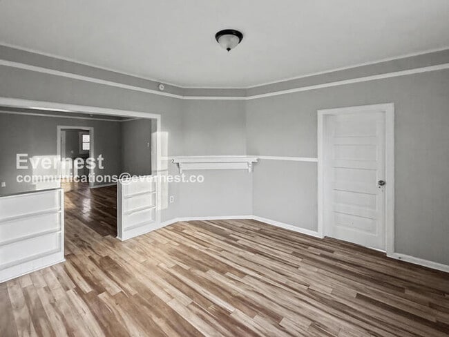 Building Photo - 4 Bed/1 Bath Home with On-Street Parking / Pet-Friendly / Vouchers Accepted / Available Now!