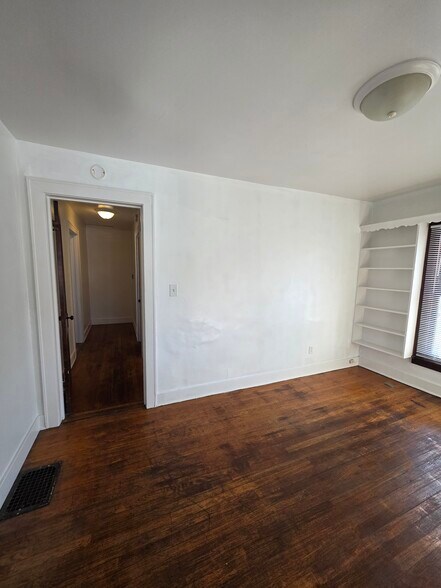 Building Photo - 833 10th St NW