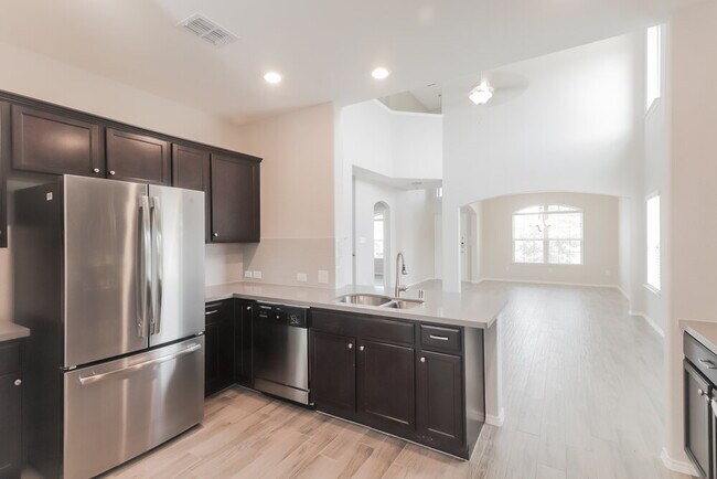 Building Photo - 1565 Acmite Ave