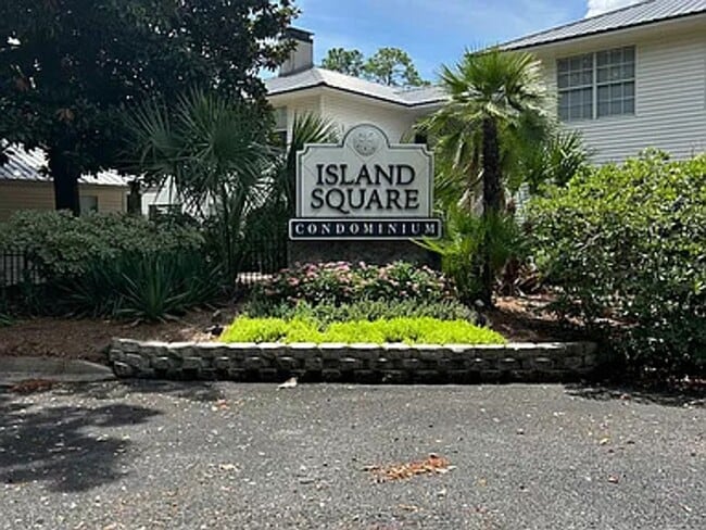 Building Photo - 206 W Island Square Dr
