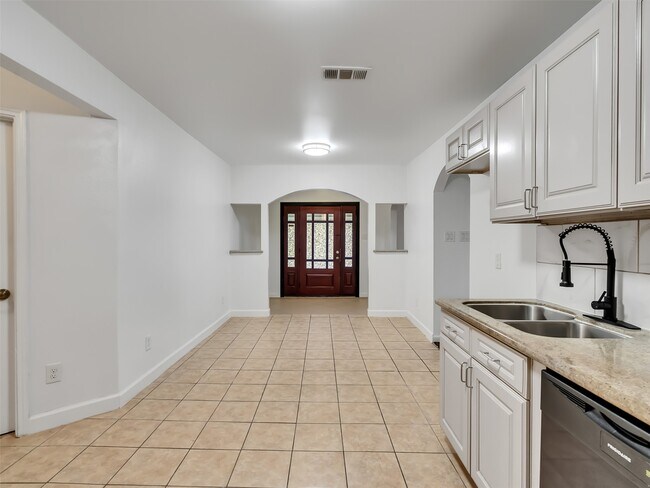 Building Photo - 4930 Holloway Dr