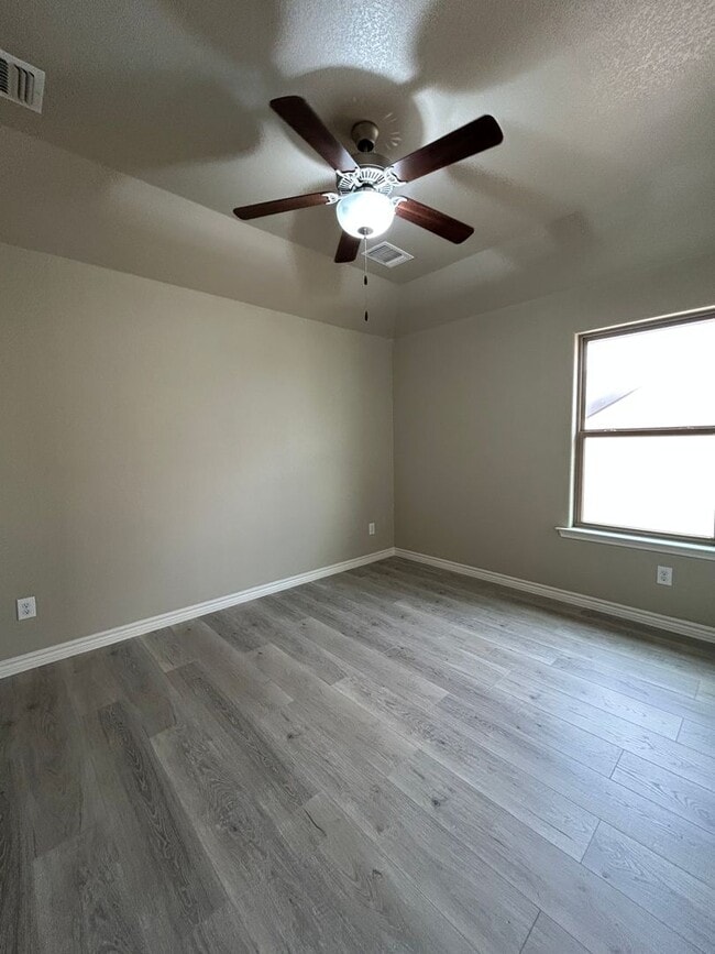 Building Photo - Beautiful on Boise Drive!