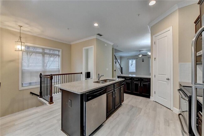 Building Photo - 2405 Tenor Ln