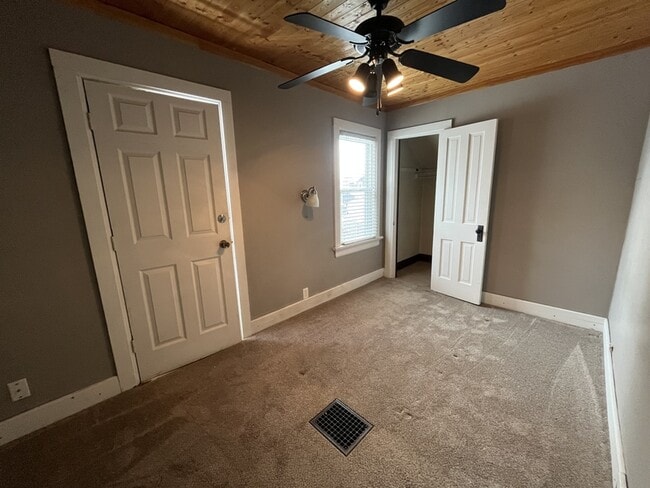 Building Photo - 713 N 5th St