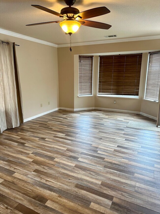 Building Photo - Beautifully maintained home located in a desirable Anderson neighborhood