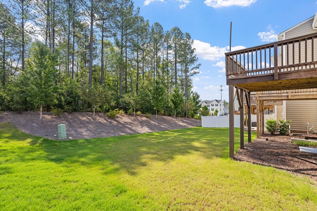 Building Photo - 915 Romeria Dr