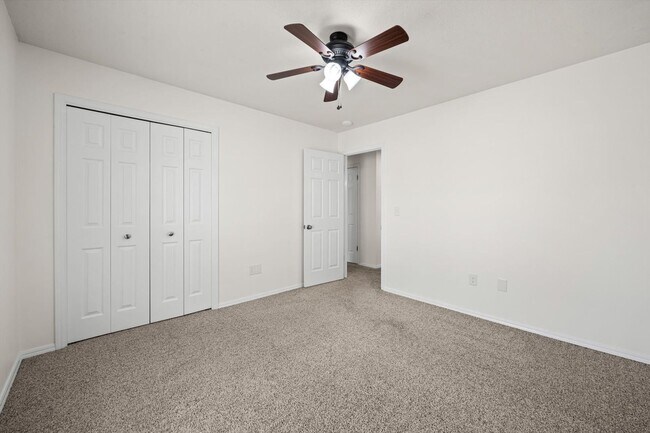 Building Photo - Updated Edmond 3BR Home – Walk to Orvis Risner Elementary – Easy OKC Commute