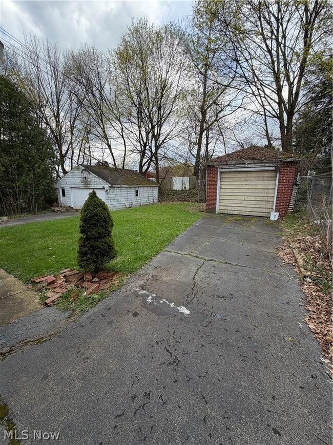 Building Photo - 119 Upland Ave