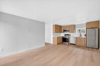 Building Photo - 270 E 11th St