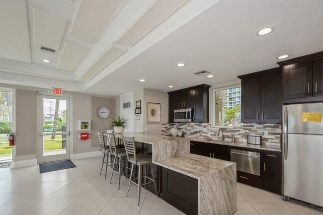 Building Photo - 333 NE 21st Ave