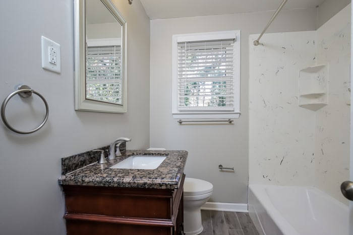 Building Photo - 2616 Shady Lawn Dr