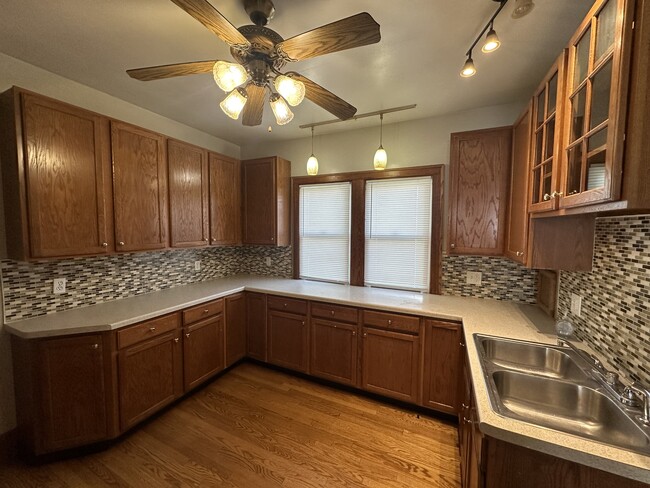 Building Photo - 2108 Oxford St