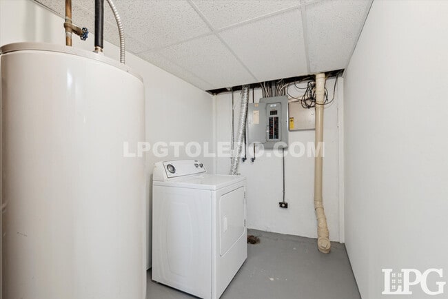 Building Photo - 4336 Deerwood Ln
