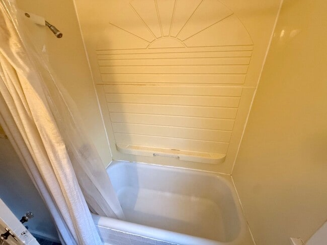 Building Photo - 511 10th Ave SE