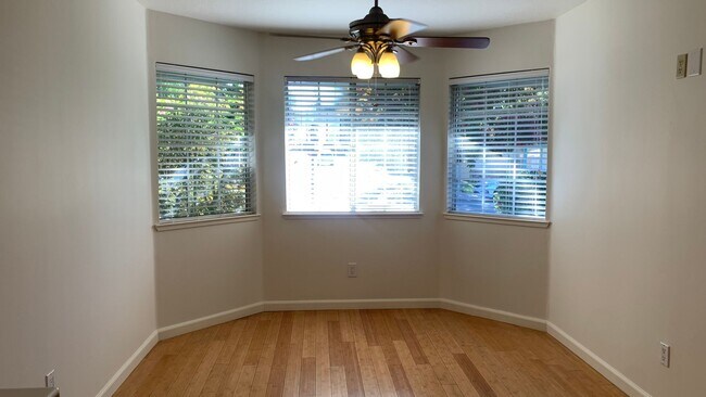 Building Photo - Adorable well maintained 3 bedroom 2 bath ...