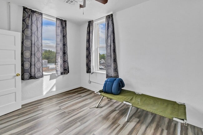 Building Photo - VINTAGE VAULT