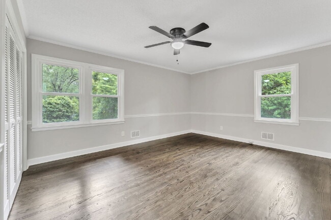 Building Photo - "Charming 3-Bedroom Spartanburg Retreat wi...