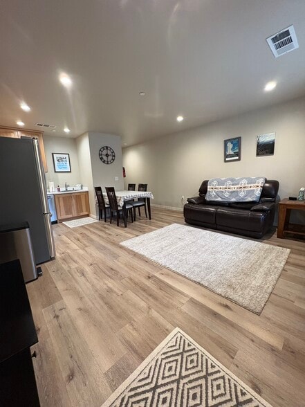 Building Photo - 2805 Harrison Ave