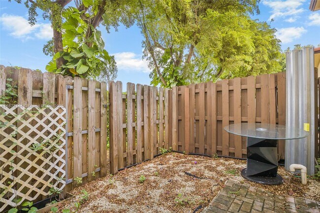 Building Photo - 1490 NE 33rd Ave