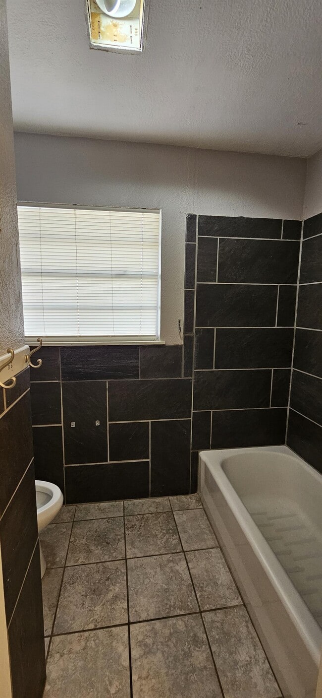 Building Photo - 304 Kessler Ave