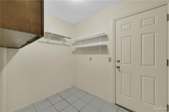 Building Photo - 19 S 5th St