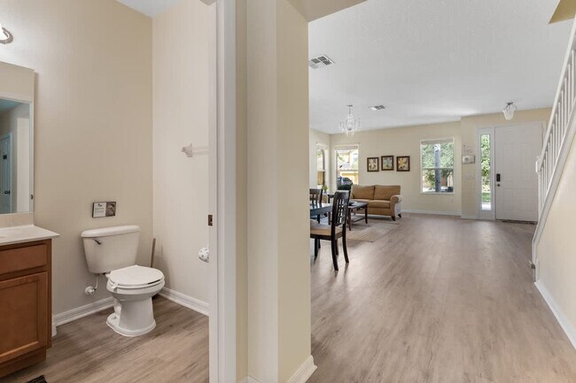 Building Photo - 220 Las Fuentes Dr