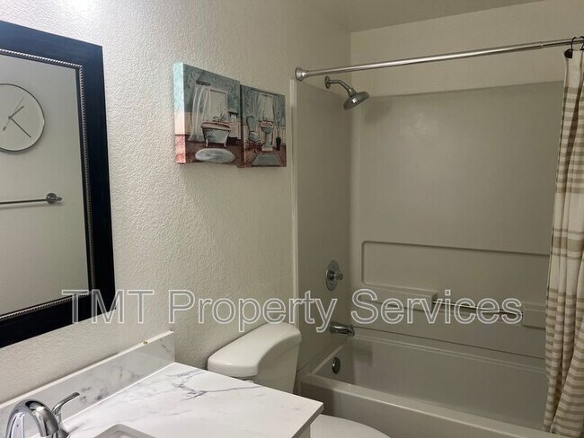 Building Photo - 7761 Roberts River Way
