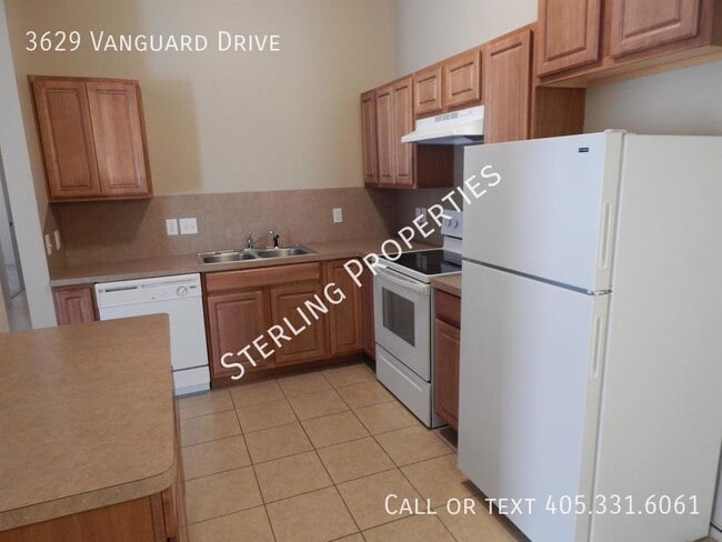 Building Photo - 3629 Vanguard Dr