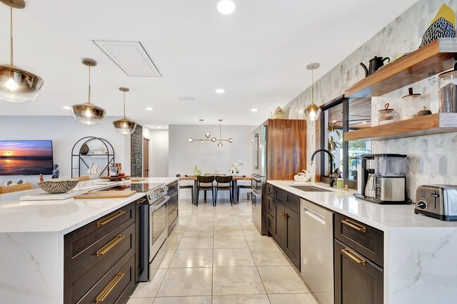 Building Photo - 932 Evergreen Dr