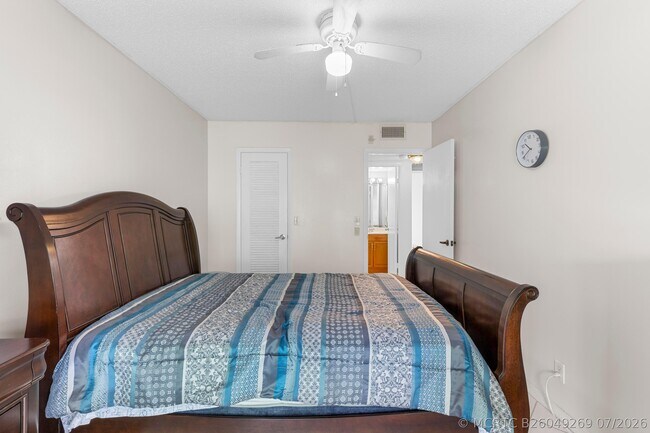 Building Photo - 3028 Harwood D