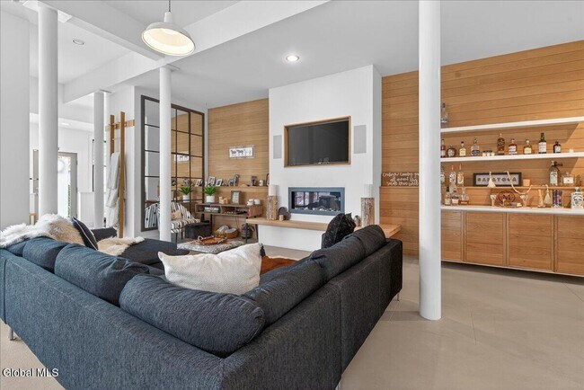 Building Photo - 5 Swanner Ln