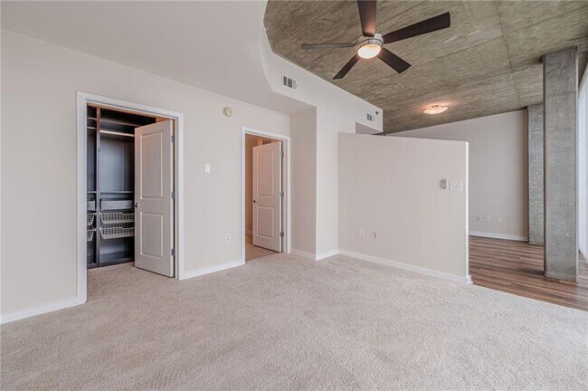 Building Photo - 3324 Peachtree Rd NE