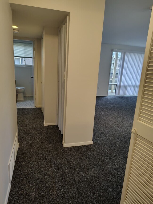 Building Photo - 7208 Donnell Pl