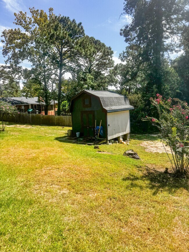 Building Photo - 5815 Permastone Lake Rd