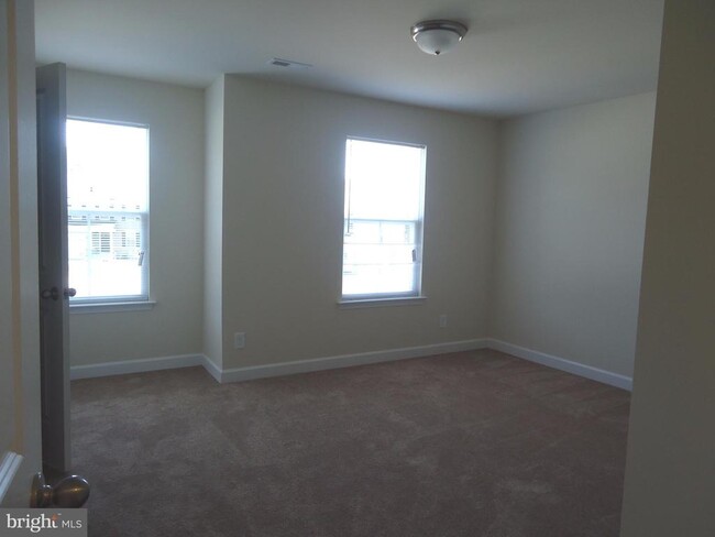 Building Photo - 10302 Bluebird Ct