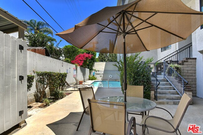 Building Photo - 4443 Ventura Canyon Ave
