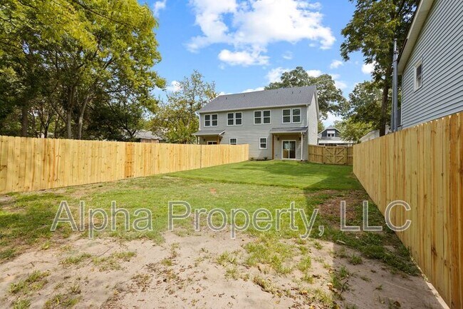 Building Photo - 5 McDade St