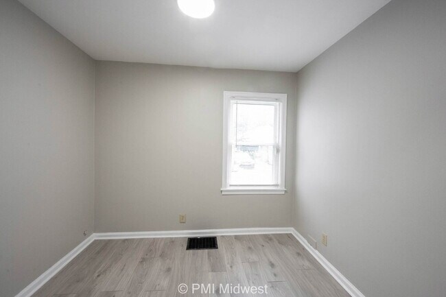Building Photo - "Charming 3-Bedroom Home in Indianapolis –...