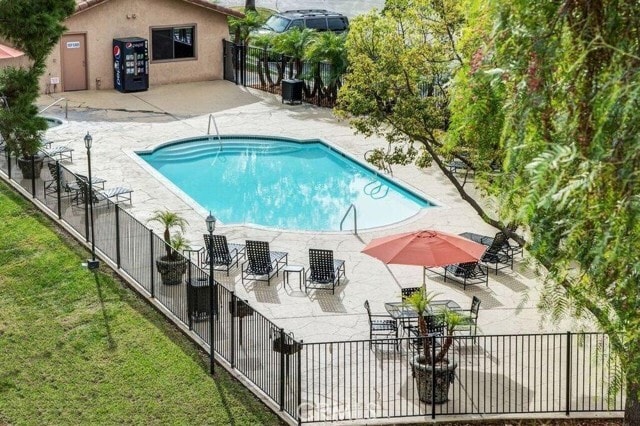 Building Photo - 3888 San Ramon Dr