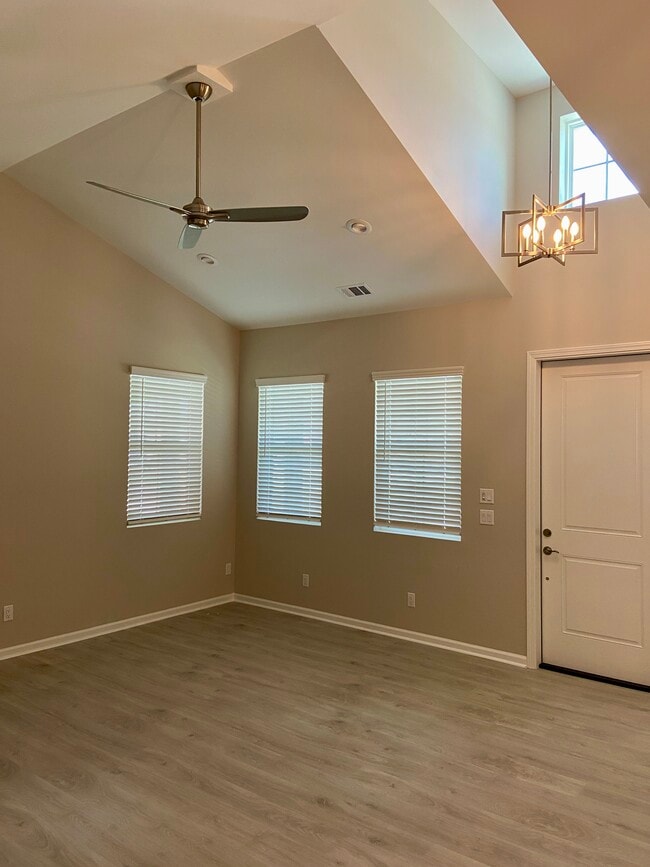 Building Photo - 149 Flip Side Ln