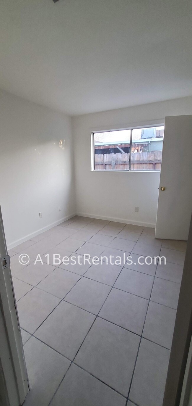 Building Photo - 233 Carmillita Way