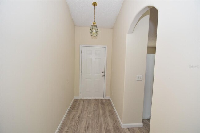 Building Photo - 15 White Deer Ln