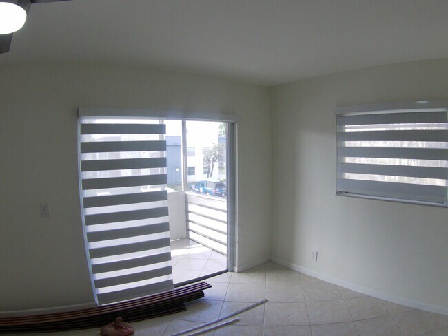 Building Photo - 319 Normandy G