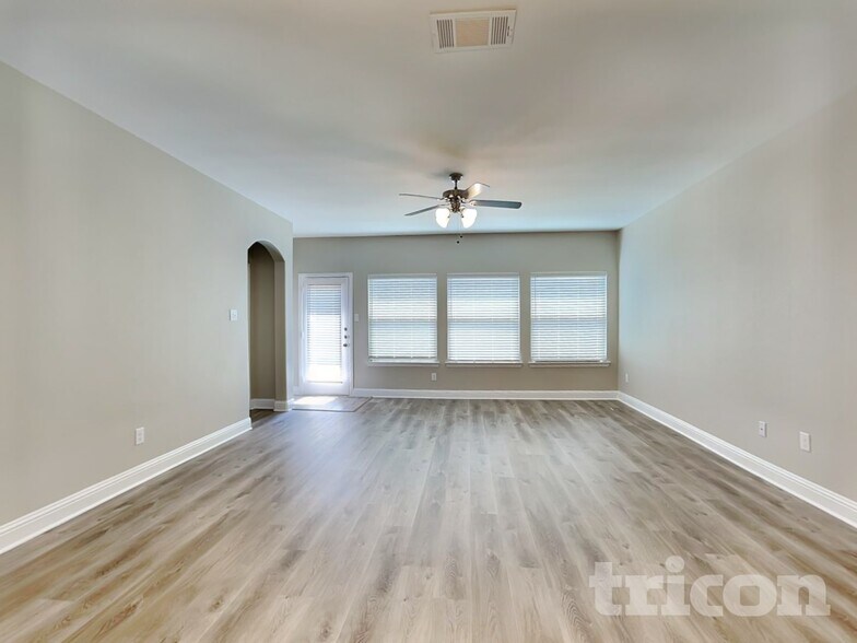 Building Photo - 7712 Cottonwood Dr